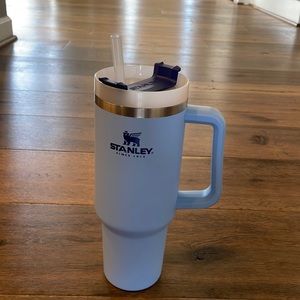 Brand new Stanley 40oz tumbler in cornflower blue. Never been used!